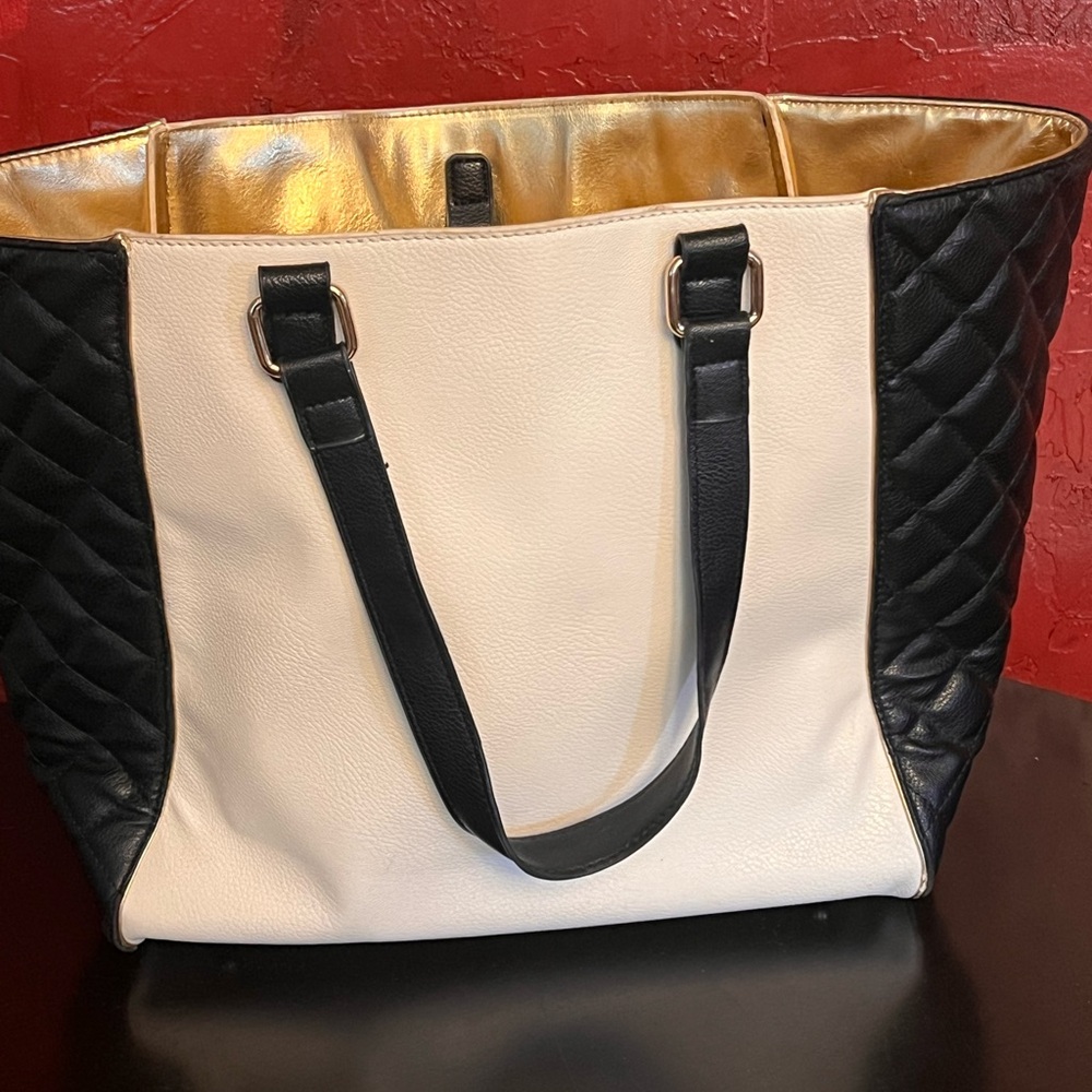 Black and white Tote bag purse- only carried a few times- very cute